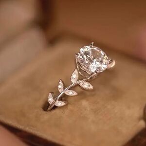 Graceful diamond leaf ring sz 8